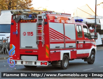 Iveco Daily IV serie restyle
Vigili del Fuoco
Comando Provinciale di Torino
Distaccamento Volontario di Grugliasco
Polisoccorso Allestimento Iveco-Magirus Falcon
VF 26592
Parole chiave: Iveco Daily_IV_serie_restyle Grugliasco VF_26592