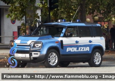 Land-Rover Defender Hardtop 110 II serie
Polizia di Stato
Reparto Mobile
POLIZIA M7518
Parole chiave: Land-Rover Defender Hardtop_110_II_serie Reparto_Mobile POLIZIA_M7518