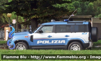 Land-Rover Defender Hardtop 110 II serie
Polizia di Stato
Reparto Mobile
POLIZIA M7518
Parole chiave: Land-Rover Defender Hardtop_110_II_serie Reparto_Mobile POLIZIA_M7518