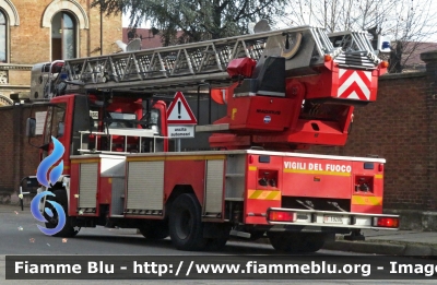 Iveco EuroFire 150E27 I serie
Vigili del Fuoco
Comando Provinciale di Vercelli
Autoscala da 37 metri allestimento 
Iveco-Magirus ricondizionata Fortini
VF 19206
Parole chiave: Iveco EuroFire_150E27_I_serie Vercelli VF_19206