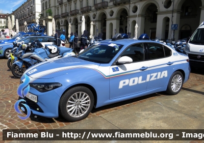 Alfa-Romeo Nuova Giulia Q4 restyle
Polizia di Stato
Polizia Stradale
POLIZIA N5996
in scorta al Giro d'Italia 2024
Auto 41
Parole chiave: Alfa-Romeo Nuova_Giulia_Q4_restyle Polizia_Stradale Giro_d_Italia_2024 POLIZIA_N5996