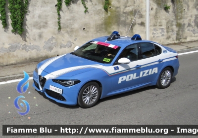 Alfa-Romeo Nuova Giulia Q4 restyle
Polizia di Stato
Polizia Stradale
POLIZIA N5996
in scorta al Giro d'Italia 2024
Auto 01
Parole chiave: Alfa-Romeo Nuova_Giulia_Q4_restyle Polizia_Stradale Giro_d_Italia_2024 POLIZIA_N5996