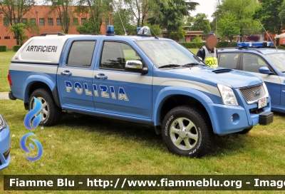 Isuzu D-Max I serie restyle
Polizia di Stato
Unità Artificieri
Allestimento Maritan
POLIZIA H2975
Parole chiave: Isuzu D-Max_I_serie_restyle Artificieri POLIZIA_H2975