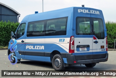 Renault Master V serie
Polizia di Stato
Reparto Mobile
Allestito Focaccia
POLIZIA H9954
Parole chiave: Renault_Master_V_serie Reparto_Mobile POLIZIA_H9954