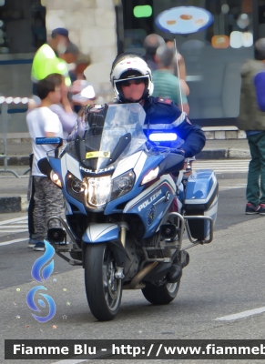 Bmw R1200RT II serie
Polizia di Stato
Polizia Stradale
in scorta al Giro d'Italia 2016
POLIZIA G2669
Parole chiave: Bmw R1200RT II serie Polizia Stradale Giro d&#039;Italia 2016 POLIZIA G2669