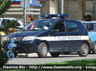 Fiat Punto III serie
Polizia Municipale
Comune di Terlizzi (BA)
Parole chiave: Fiat Punto_III_serie Polizia_Municipale_Terlizzi