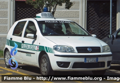 Fiat Punto III serie
Polizia Municipale
Comune di Condove (TO)
POLIZIA LOCALE YA 445 AC
Parole chiave: Fiat Punto III serie Condove POLIZIA LOCALE YA 445 AC