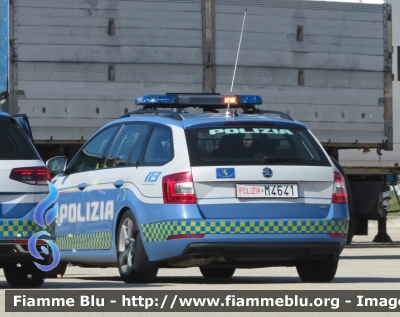 Skoda Octavia Wagon 4x4 V serie
Polizia di Stato
Polizia Stradale in Servizio sulla Rete Autostradale ATIVA
POLIZIA M4641
Parole chiave: Skoda Octavia_Wagon_4x4_V_serie Polizia_Stradale ATIVA POLIZIA_M4641