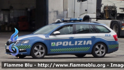 Skoda Octavia Wagon 4x4 V serie
Polizia di Stato
Polizia Stradale in Servizio sulla Rete Autostradale ATIVA
POLIZIA M4645
Parole chiave: Skoda_Octavia_Wagon_4x4_V_serie_Polizia_Stradale ATIVA POLIZIA_M4645