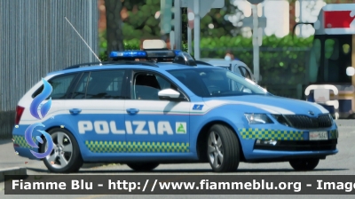 Skoda Octavia Wagon 4x4 V serie
Polizia di Stato
Polizia Stradale in Servizio sulla Rete Autostradale ATIVA
POLIZIA M4642
Parole chiave: Skoda Octavia Wagon 4x4 V serie Polizia_Stradale ATIVA POLIZIA M4642