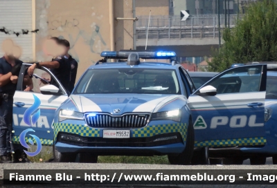 Skoda Superb Wagon III serie restyle
Polizia di Stato
Polizia Stradale in Servizio sulla Rete Autostradale ATIVA
POLIZIA M9532
Parole chiave: Skoda Superb_Wagon_III_serie_restyle Polizia_Stradale ATIVA POLIZIA_M9532