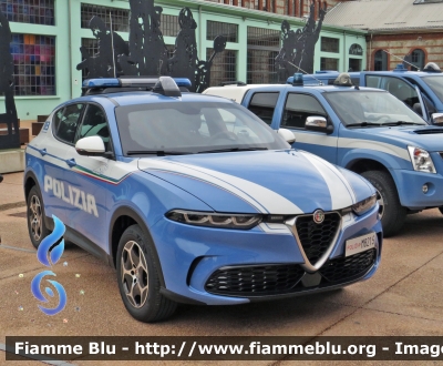 Alfa Romeo Tonale
Polizia di Stato
Squadra Volante
Allestimento FCA
POLIZIA M8215

172° Polizia di Stato
Parole chiave: Alfa_Romeo Tonale Squadra_Volante POLIZIA_M8215