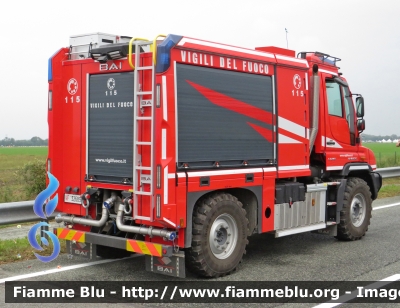 Mercedes-Benz Unimog U219
Vigili del Fuoco
Direzione Regionale per il Piemonte
Automezzo AIB allestimento BAI
VF 32689
Parole chiave: Mercedes-Benz Unimog_U219 VF_32689