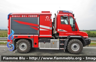 Mercedes-Benz Unimog U219
Vigili del Fuoco
Direzione Regionale per il Piemonte
Automezzo AIB allestimento BAI
VF 32689
Parole chiave: Mercedes-Benz Unimog_U219 VF_32689