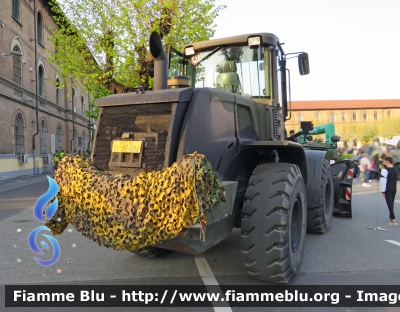 New Holland W130B
Esercito Italiano
36° Reg. Genio Guastatori - Fossano
MACC.OP. EI BE 694
Parole chiave: New Holland W130B Esercito_Italiano EI_BE_694