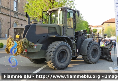 New Holland W130B
Esercito Italiano
36° Reg. Genio Guastatori - Fossano
MACC.OP. EI BE 694
Parole chiave: New Holland W130B Esercito_Italiano EI_BE_694