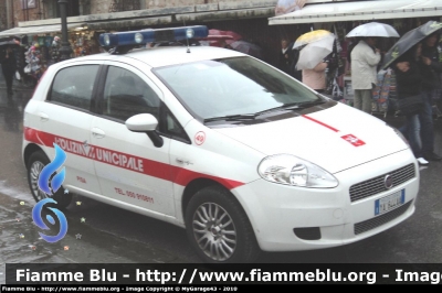 Fiat Grande Punto
49 - Polizia Municipale Pisa
POLIZIA LOCALE YA 844 AA
*Dismessa*
Parole chiave: Fiat Grande_Punto POLIZIALOCALEYA844AA