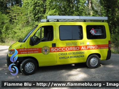 Fiat Ducato II serie
Corpo Nazionale Soccorso Alpino e Speleologico
Soccorso Alpino e Speleologico Emilia-Romagna (SAER)
Centro Comando Ricerche (CCR) Mobile SAER
Parole chiave: Fiat Ducato_IIserie