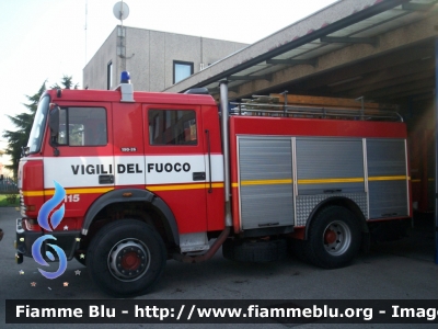 Iveco 190-26
Vigili del Fuoco
Comando Provinciale di Bergamo
Distaccamento Volontario di Treviglio (BG)
attualmente operativa presso Distaccamento Aeroportuale di Orio al Serio (BG)
AutoPompaSerbatoio allestimento Baribbi
VF 16667
Parole chiave: Iveco 190-26 VF16667