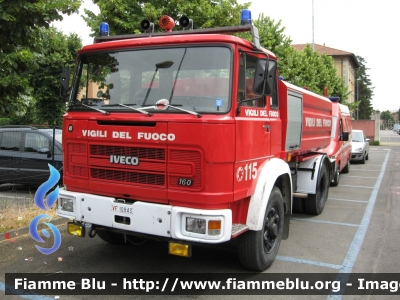 Iveco OM 155
Vigili del Fuoco
Comando Provinciale di Milano
in servizio temporaneo al distaccamento volontario di Treviglio (BG)
AutoBottePompa allestimento Baribbi
Esemplare con targhetta del 160
VF 10843
Parole chiave: Iveco OM 155 VF10843