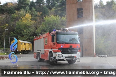 Mercedes-Benz Actros 1832 II serie
Vigili del Fuoco
Comando Provinciale di Torino
Distaccamento Permanente di Susa (TO)
AutoPompaSerbatoio bimodale allestimento Bai
VF 24126
Parole chiave: Mercedes-Benz_Actros_1832_IIserie VF24126