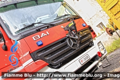 Mercedes-Benz Actros 1832 II serie
Vigili del Fuoco
Comando Provinciale di Torino
Distaccamento Permanente di Susa
AutoPompaSerbatoio bimodale allestimento Bai
VF 24126
Parole chiave: Mercedes-Benz Actros_1832_IIserie VF24126