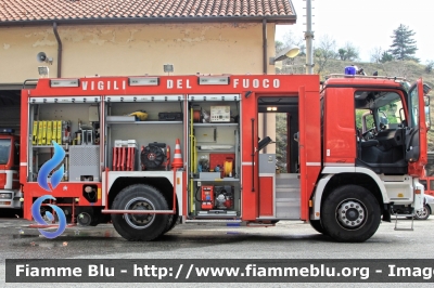 Mercedes-Benz Actros 1832 II serie
Vigili del Fuoco
Comando Provinciale di Torino
Distaccamento Permanente di Susa
AutoPompaSerbatoio bimodale allestimento Bai
VF 24126
Parole chiave: Mercedes-Benz Actros_1832_IIserie VF24126