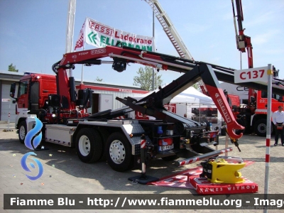 Man TGS I serie
Autocarro con attrezzatura scarrabile e gru Fassi allestimento Ellermann esposto all'Interschutz 2010
Parole chiave: Man TGS_Iserie Interschutz_2010