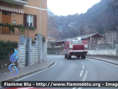 Perlini 605D Iguana
Vigili del Fuoco
AutoIdroSchiuma fotografata durante il trasferimento alla Galleria Storica dei Vigili del Fuoco di Chiavenna (SO)
VF 14309
Parole chiave: Perlini 605D_Iguana VF14309 Trasferimento_Perlini_Chiavenna