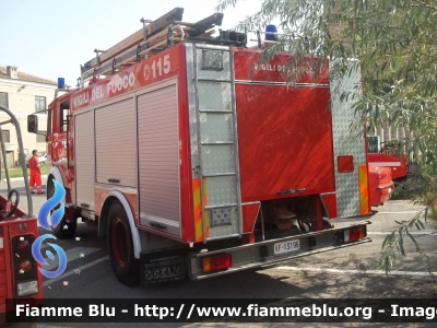 Iveco OM 160
Vigili del Fuoco
Comando Provinciale di Modena
Distaccamento Volontario di Mirandola (MO)
AutoPompaSerbatoio allestimento Baribbi
VF 13196
Parole chiave: Iveco OM 160 VF13196 Nuova_APS_VVF_Mirandola_2011