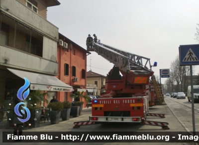 Iveco EuroFire 150E27 I serie
Vigili del Fuoco
Comando Provinciale di Modena
Distaccamento Permanente di Carpi (MO)
Autoscala da 37 metri allestimento Iveco-Magirus
ricondizionata Fortini
VF 18080

Intervento per incendio cavi elettrici a Limidi di Soliera (MO)
Parole chiave: Iveco EuroFire_150E27_Iserie VF18080