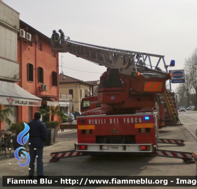 Iveco EuroFire 150E27 I serie
Vigili del Fuoco
Comando Provinciale di Modena
Distaccamento Permanente di Carpi (MO)
Autoscala da 37 metri allestimento Iveco-Magirus ricondizionata Fortini
VF 18080

Intervento per incendio cavi elettrici a Limidi di Soliera (MO)
Parole chiave: Iveco EuroFire_150E27_Iserie VF18080