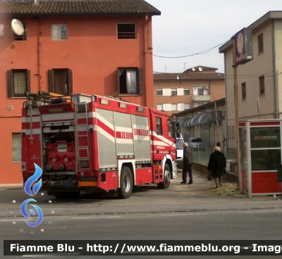 Mercedes-Benz Actros 1841 II serie
Vigili del Fuoco
Comando Provinciale di Modena
Distaccamento Permanente di Carpi (MO)
AutoPompaSerbatoio allestimento Bai
VF 23345

Intervento per incendio cavi elettrici a Limidi di Soliera (MO)
Parole chiave: Mercedes-Benz Actros_1841_IIserie VF23345