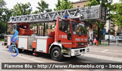 Iveco EuroFire 150E27 I serie
Vigili del Fuoco
Comando Provinciale di Modena
Distaccamento Permanente di Carpi (MO)
Autoscala da 37 metri allestimento Iveco-Magirus ricondizionata Fortini
VF 18080

Simulazione Incidente Stradale VVF - Croce Blu Soliera
Parole chiave: Iveco EuroFire_150E27_Iserie VF18080