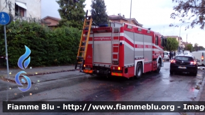 Mercedes-Benz Actros 1841 II serie
Vigili del Fuoco
Comando Provinciale di Modena
Distaccamento Permanente di Carpi (MO)
AutoPompaSerbatoio allestimento Bai
VF 23345

Intervento per albero caduto su un'abitazione in seguito alla tromba d'aria del 06/09/16 a Limidi di Soliera (MO)
Parole chiave: Mercedes-Benz Actros_1841_IIserie VF23345