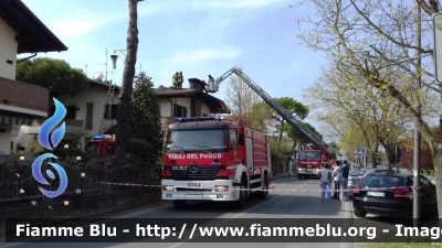 Mercedes-Benz Atego 1828 I serie
Vigili del Fuoco
Comando Provinciale di Ravenna
AutoBottePompa allestimento BAI
VF 22997

- Incendio tetto a Pinarella di Cervia (02/04/2017) -
Parole chiave: Mercedes-Benz Atego_1828_I_serie VF22997