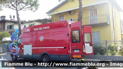 Iveco Daily III serie
Vigili del Fuoco
Comando Provinciale di Ravenna
Nucleo NBCR
VF 22077

- Incendio tetto a Pinarella di Cervia (02/04/2017) -
Parole chiave: Iveco Daily_III_serie VF22077