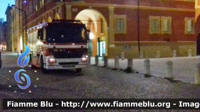 Mercedes-Benz Actros 1841 II serie
Vigili del Fuoco
Comando Provinciale di Modena
Distaccamento Permanente di Carpi
AutoPompaSerbatoio allestimento Bai
VF 23345

* Intervento per rimozione alveare sul Duomo di Carpi
Parole chiave: Mercedes-Benz Actros_1841_II_serie VF23345