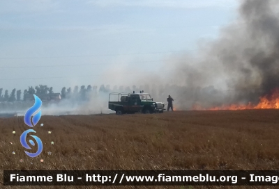 Land Rover Defender 110 HCPU
Vigili del Fuoco
Comando Provinciale di Modena
Servizio Antincendio Boschivo
Ex Corpo Forestale dello Stato
VF 28157

* Incendio campo a Soliera (MO) (08/08/2017)
Parole chiave: Land-Rover Defender_110_HCPU VF28157