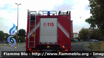 Iveco EuroFire 150E27 I serie
Vigili del Fuoco
Comando Provinciale di Modena
Temporaneamente in forza al Distaccamento di Carpi in sostituzione dell'APS Actros
AutoPompaSerbatoio allestimento Iveco-Magirus ricondizionata Fortini
VF 18939

* Fotografato durante un intervento
Parole chiave: Iveco EuroFire_150E27_I_serie VF18939