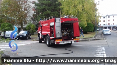 Iveco 190-26
Vigili del Fuoco
Comando Provinciale di Modena
Distaccamento Permanente di Carpi (MO)
AutoBottePompa allestimento Baribbi ricondizionata carrozzeria Fortini
VF 17255

Incendio autovetture a Carpi (10/09/2017)
Parole chiave: Iveco 190-26 VF17255