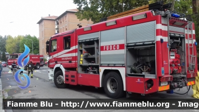 Mercedes-Benz Actros 1841 II serie
Vigili del Fuoco
Comando Provinciale di Modena
Distaccamento Permanente di Carpi (MO)
AutoPompaSerbatoio allestimento Bai
VF 23345

Incendio autovetture a Carpi (10/09/2017)
Parole chiave: Mercedes-Benz Actros_1841_II_serie VF23345