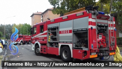 Mercedes-Benz Actros 1841 II serie
Vigili del Fuoco
Comando Provinciale di Modena
Distaccamento Permanente di Carpi (MO)
AutoPompaSerbatoio allestimento Bai
VF 23345

Incendio autovetture a Carpi (10/09/2017)
Parole chiave: Mercedes-Benz Actros_1841_II_serie VF23345