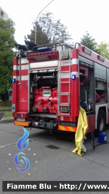 Mercedes-Benz Actros 1841 II serie
Vigili del Fuoco
Comando Provinciale di Modena
Distaccamento Permanente di Carpi (MO)
AutoPompaSerbatoio allestimento Bai
VF 23345

Incendio autovetture a Carpi (10/09/2017)
Parole chiave: Mercedes-Benz Actros_1841_II_serie VF23345