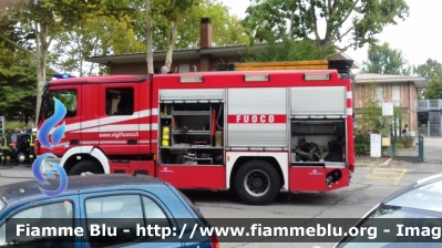 Mercedes-Benz Actros 1841 II serie
Vigili del Fuoco
Comando Provinciale di Modena
Distaccamento Permanente di Carpi (MO)
AutoPompaSerbatoio allestimento Bai
VF 23345

Incendio autovetture a Carpi (10/09/2017)
Parole chiave: Mercedes-Benz Actros_1841_II_serie VF23345