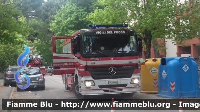 Mercedes-Benz Actros 1841 II serie
Vigili del Fuoco
Comando Provinciale di Ravenna
AutoPompaSerbatoio allestimento BAI
VF 24505

Intervento per taglio ramo a Marina Romea (06/05/2018)
Parole chiave: Mercedes-Benz Actros_1841_IIserie VF24505