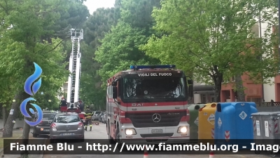 Mercedes-Benz Actros 1841 II serie
Vigili del Fuoco
Comando Provinciale di Ravenna
AutoPompaSerbatoio allestimento BAI
VF 24505

Intervento per taglio ramo a Marina Romea (06/05/2018)
Parole chiave: Mercedes-Benz Actros_1841_IIserie VF24505