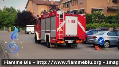 Iveco EuroFire 150E27 I serie
Vigili del Fuoco
Comando Provinciale di Modena
Distaccamento Permanente di Carpi (MO)
AutoPompaSerbatoio allestimento Iveco-Magirus
Ricondizionata Fortini nel 2017
VF 18939

Automezzo in sostituzione dell'Actros (VF 23345)
Parole chiave: Iveco EuroFire_150E27_Iserie VF18939