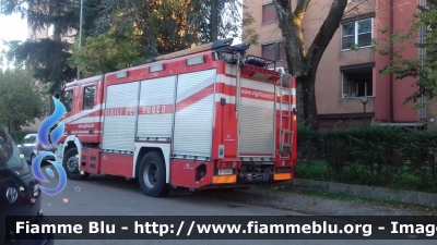 Mercedes-Benz Actros 1841 II serie
Vigili del Fuoco
Comando Provinciale di Modena
Distaccamento Permanente di Carpi (MO)
AutoPompaSerbatoio allestimento Bai
VF 23345
Parole chiave: Mercedes-Benz Actros_1841_IIserie VF23345