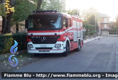 Mercedes-Benz Actros 1841 II serie
Vigili del Fuoco
Comando Provinciale di Modena
Distaccamento Permanente di Carpi (MO)
AutoPompaSerbatoio allestimento Bai
VF 23345
Parole chiave: Mercedes-Benz Actros_1841_IIserie VF23345